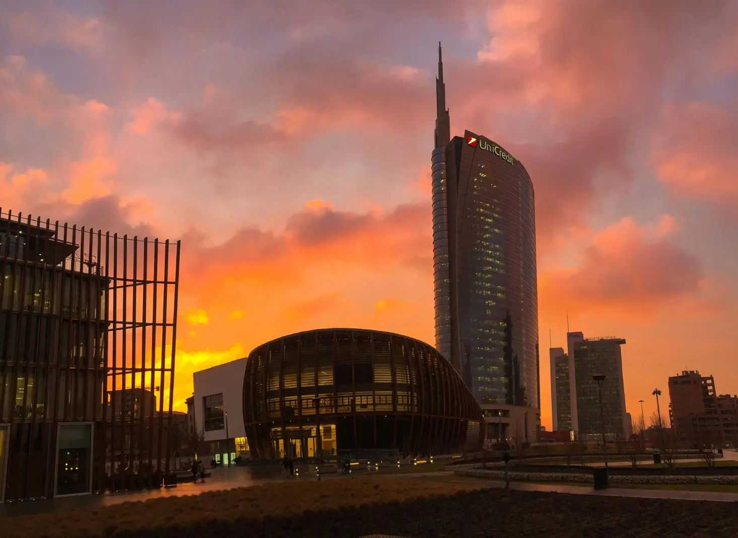 View of Piazza Gae Aulenti at sunset Piazza Gae Aulenti, the modern face of Milan just minutes from Lockey luggage storage near Central Station
