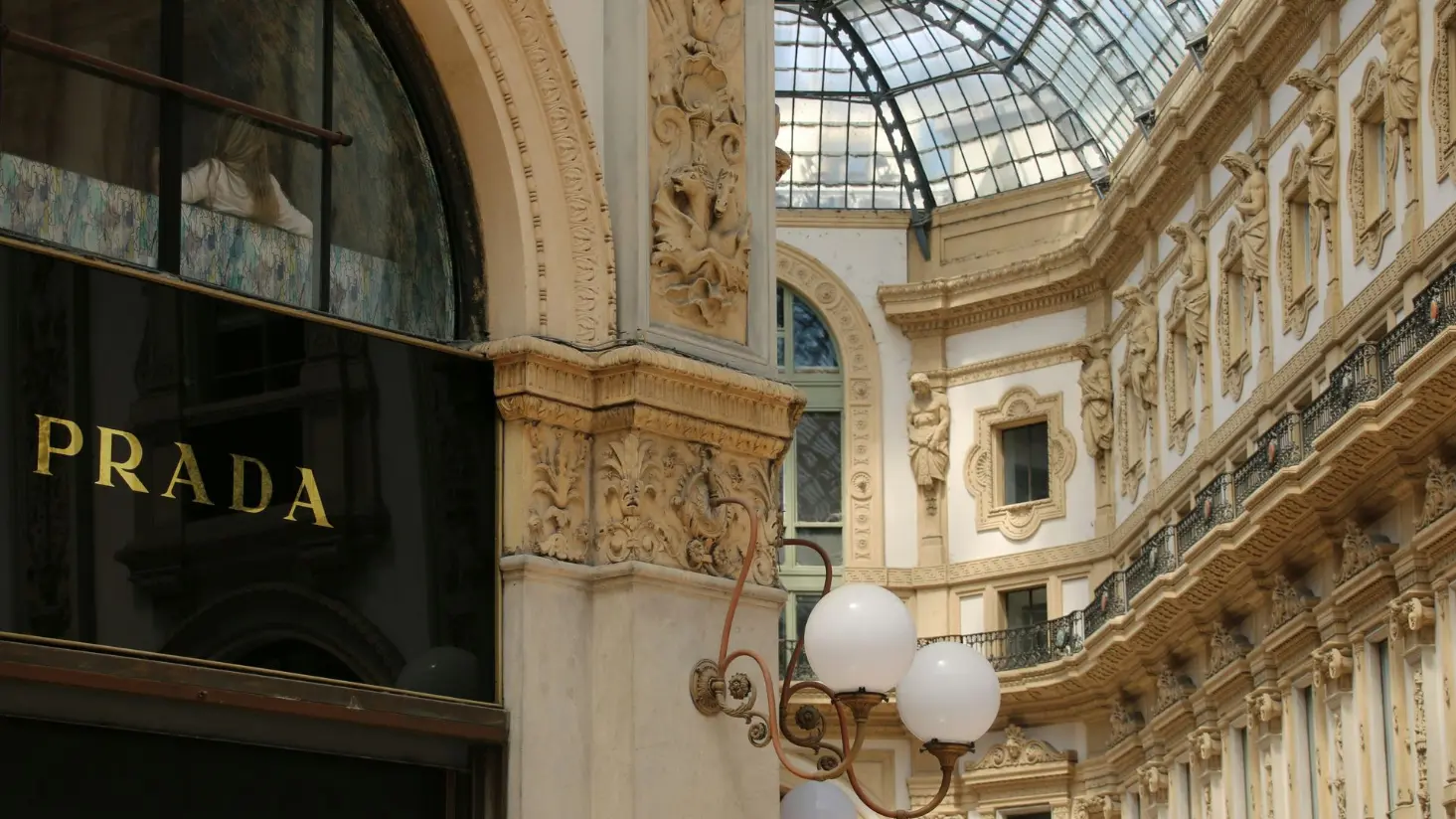 galleria vittorio emanuele shopping district
